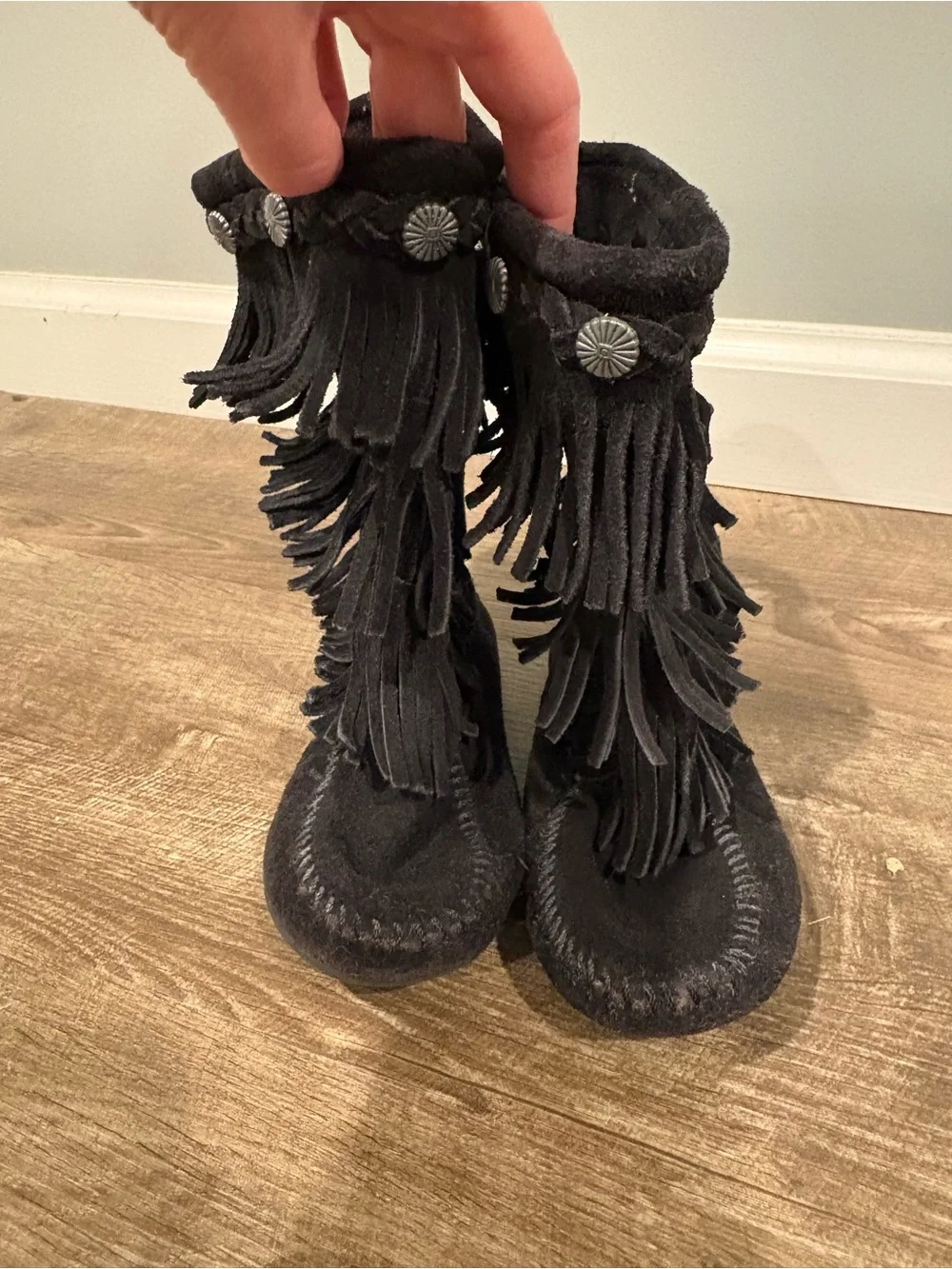 Minnetonka Girls Black Suede 3-Tier Fringe Boot Concho Zipper US Size 11